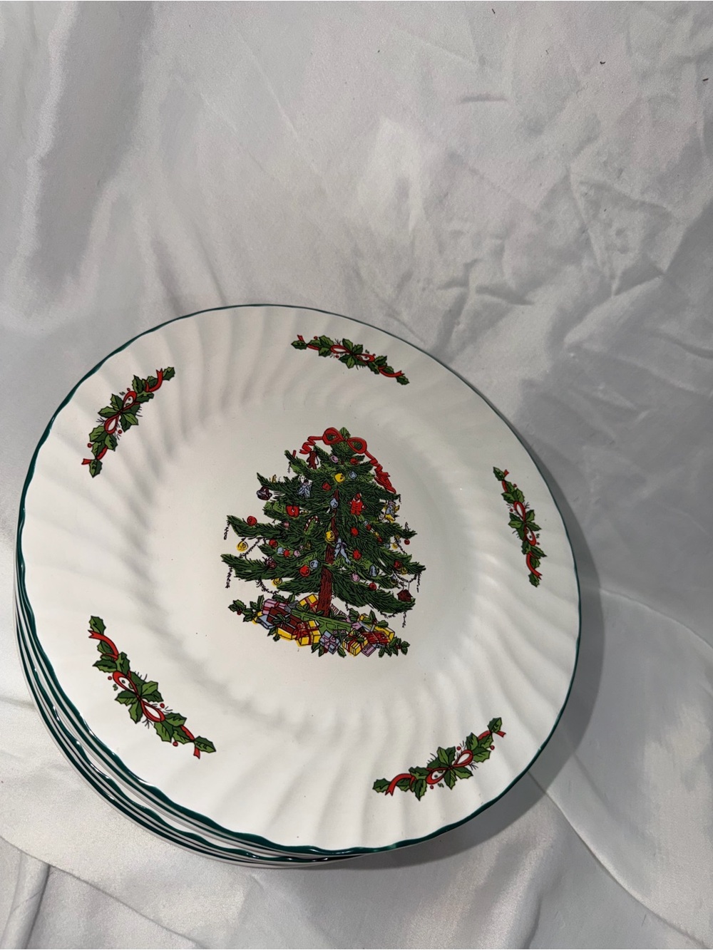 Set of 8 Festive Christmas Tree Dinner Plates - Christmas Village